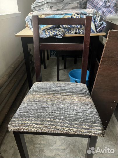 Стол и стулья