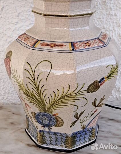 Настольная лампа