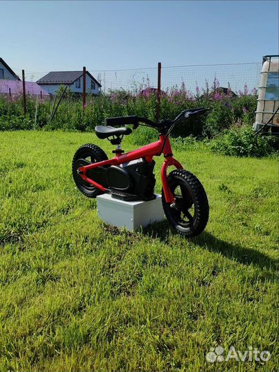 Беговел с электроприводом