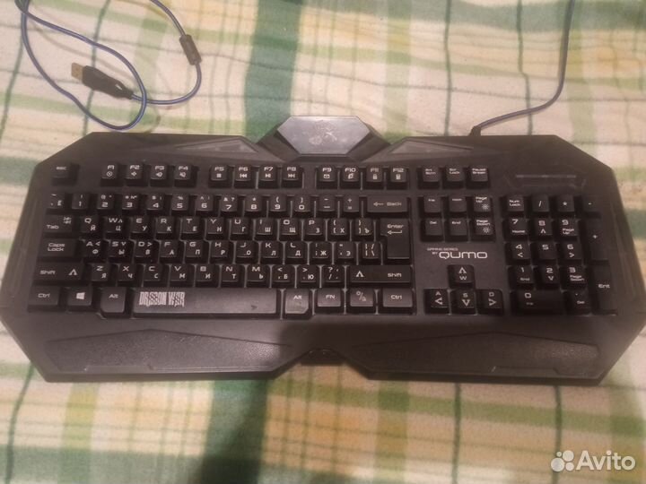 Игровая клавиатура и мышь с ковриком