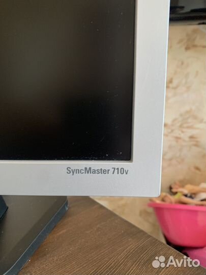 Монитор Samsung SyncMaster 710v