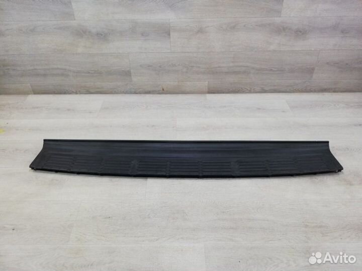 Накладка на бампер Toyota Land Cruiser 200