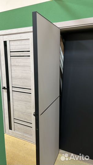 Дверь межкомнатная с алюминиевым профилем