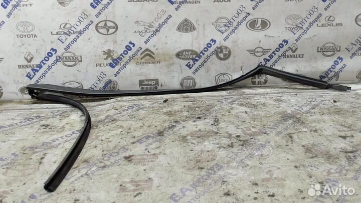 Уплотнитель стекла задней левой двери Opel Omega A