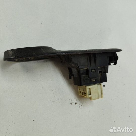 Кнопка стеклоподъемника задняя левая Nissan