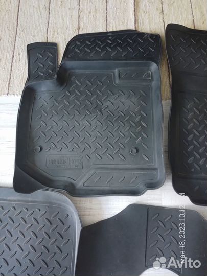 Комплект ковриков на Suzuki SX4