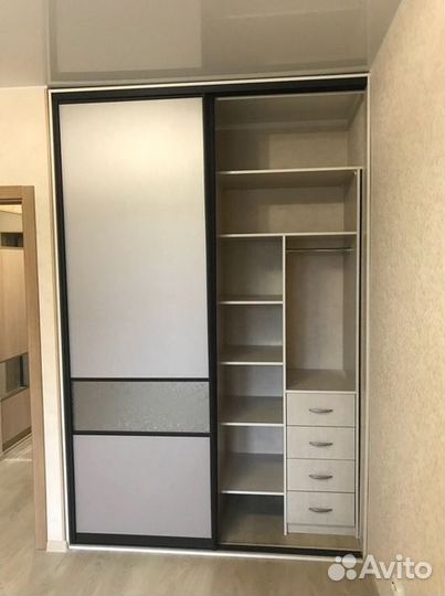 Шкаф с зеркалом