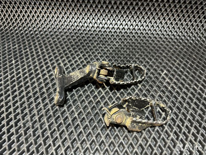 Подножки водителя Suzuki Djebel 250 SJ45A