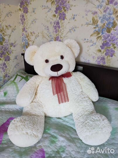 Медведь плюшевый большой