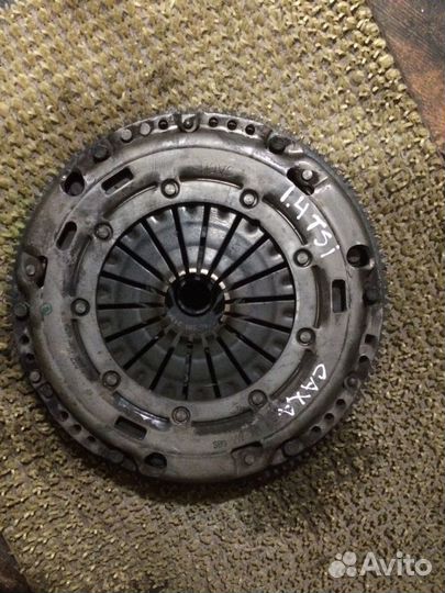 Маховик 1.4 tsi caxa одномассовый 03c 105 273k