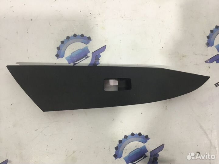 Накладка кнопки стеклоподъемника FR Mazda 3 BL