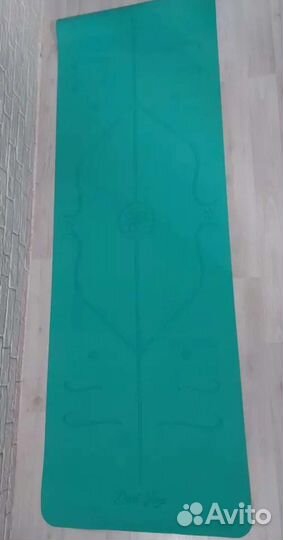 Спортивный коврик для фитнеса и йоги