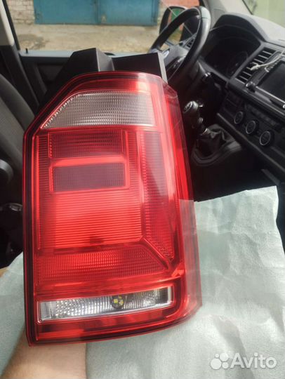 Фонарь задний правый на volkswagen T6