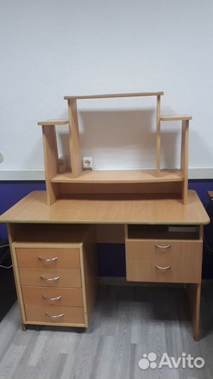 Письменный стол
