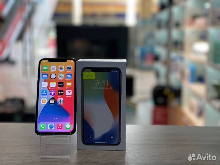 iPhone X, 64 ГБ