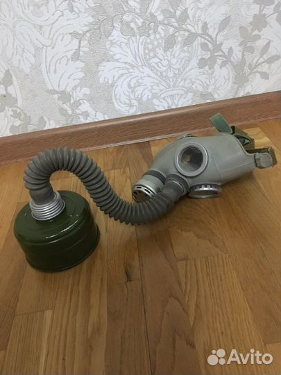 Противогаз, лопата, сумка