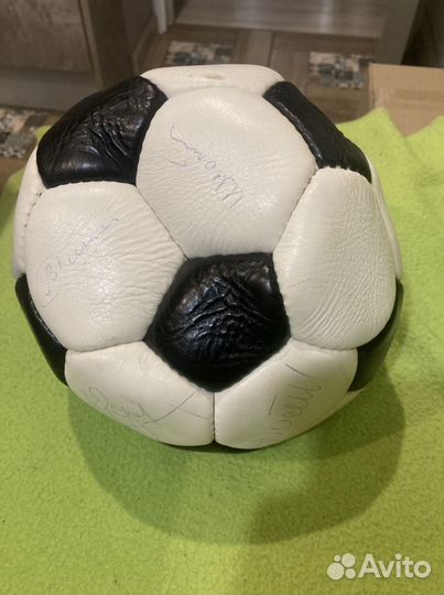 Футбольный мяч с автограффами ф-в Динамо М 78 г