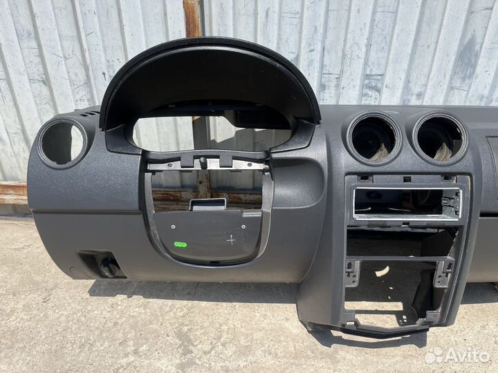 Панель (торпеда) рено логан 1