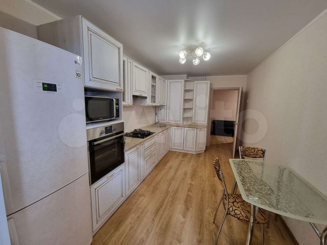 2-к. квартира, 66 м², 8/10 эт.