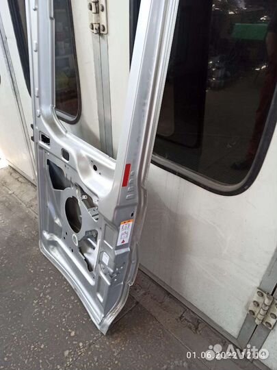 Задняя правая дверь (короткая) Форд Транзит 8