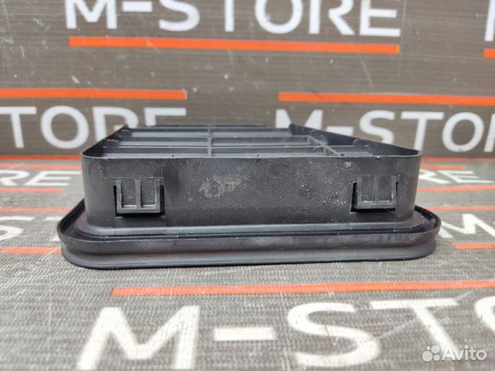 Решетка вентиляционная задняя левая Mercedes-Benz