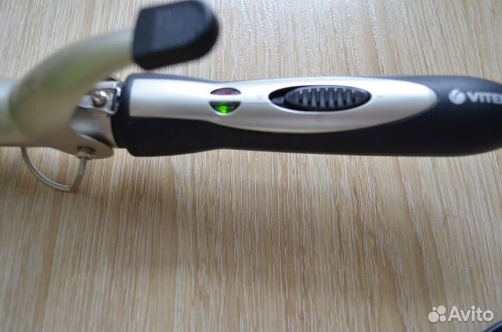 Плойка Vitek Шампань аква-керамическая с прищепкой