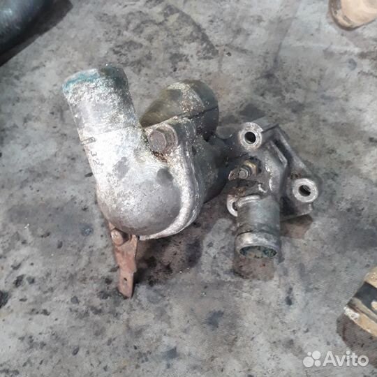 Корпус термостата Мицубиси Лансер 9