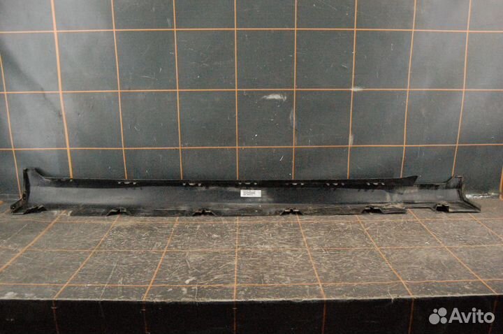 Накладка порога наружная левая-Mercedes-Benz X253