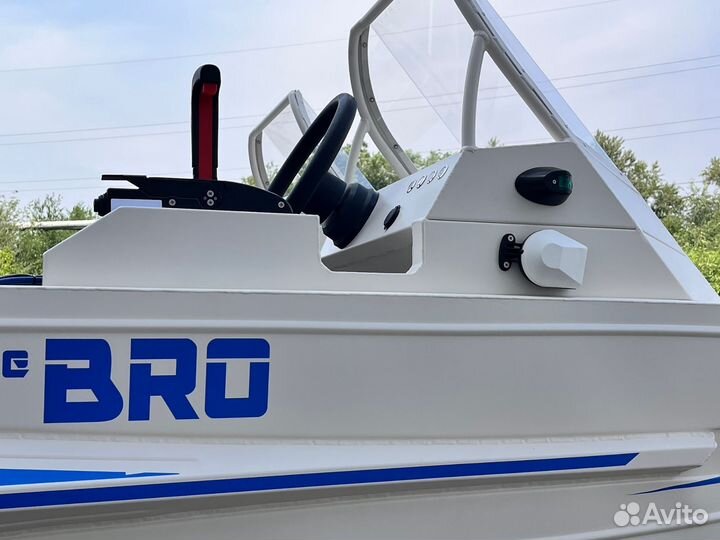 Лодка BRO 4.2 двухконсольная