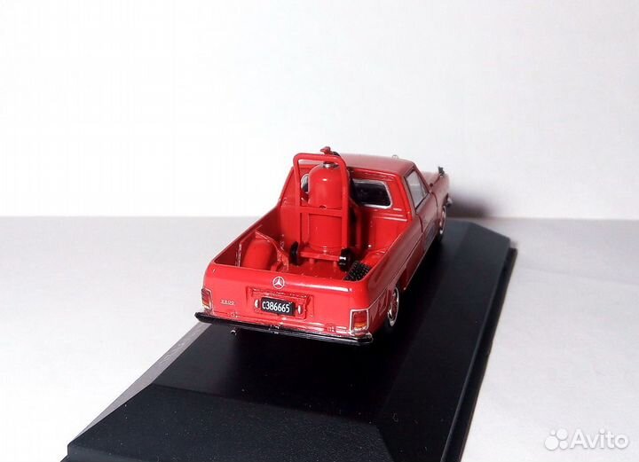 1/43 Mercedes-Benz 220 D/8 W115 «Tecin» (пожарн.)
