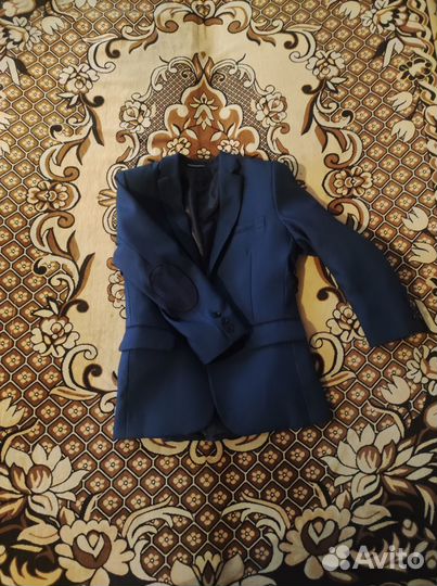 Продам, школьный костюм