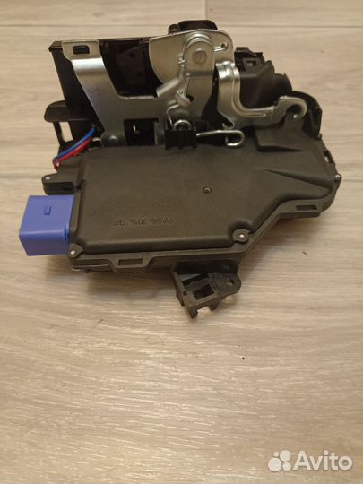 Замок задней двери правой шкода октавия 2012 а5