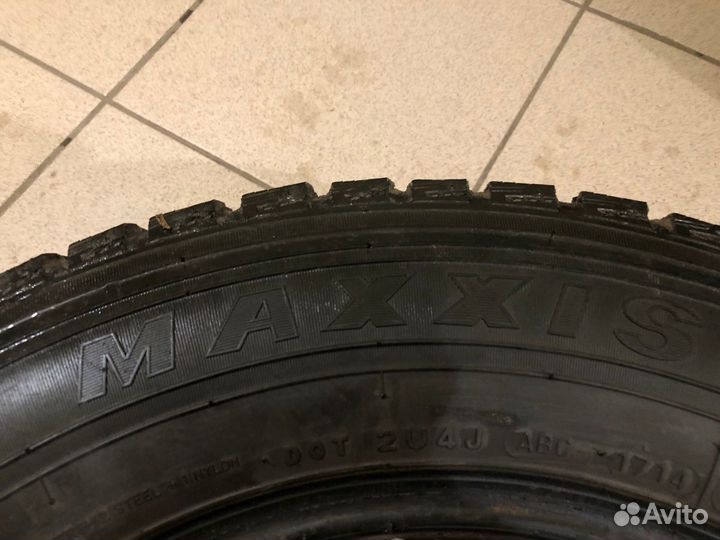 Maxxis Arctic Trekker SP03 215/70 R16 100T