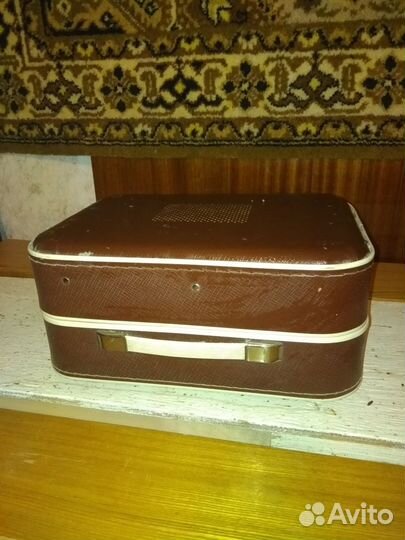 Виниловый проигрыватель 