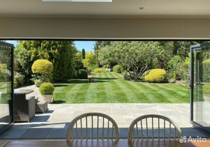 Панорамные окна из алюминия для загородного дома