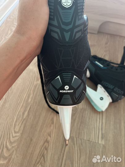 Коньки хоккейные 42 размер