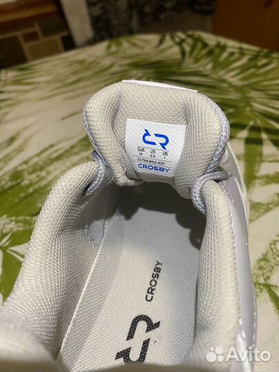 Новые детские кроссовки