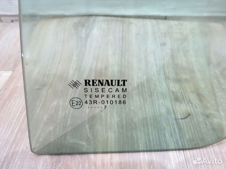 Форточка левая Renault Sandero 2