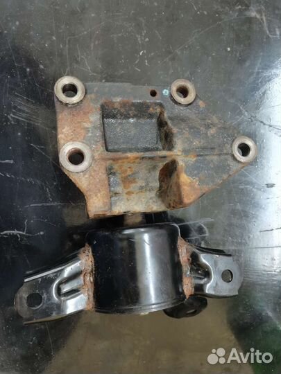 Опора двигателя левая правая Hyundai Solaris седан