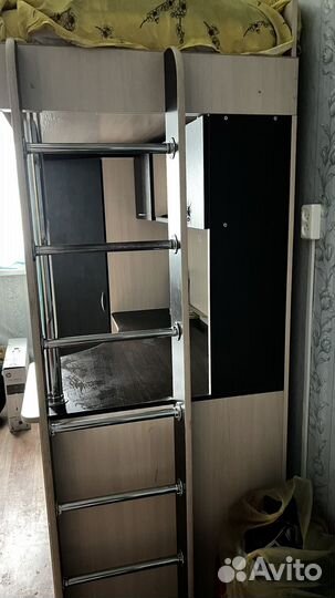 Детская кровать двухъярусная со столом и шкафом