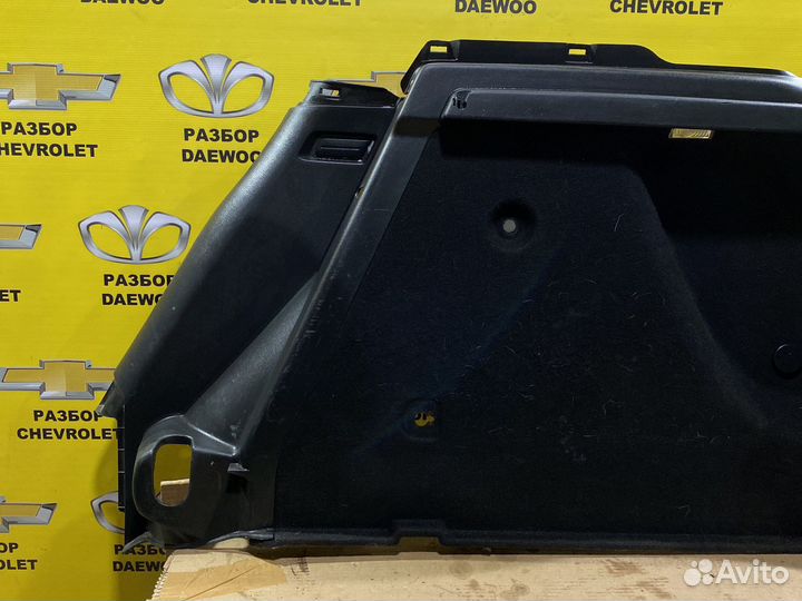 Правая обшивка багажника шевроле круз хетчбэк