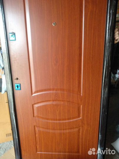 Дверь входная металлическая новая