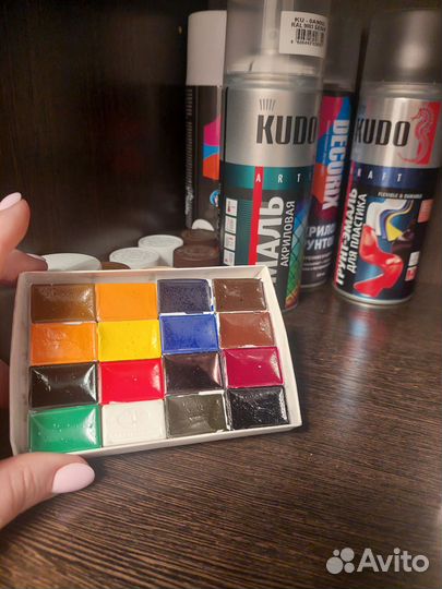 Кисти краски бумага планшетки