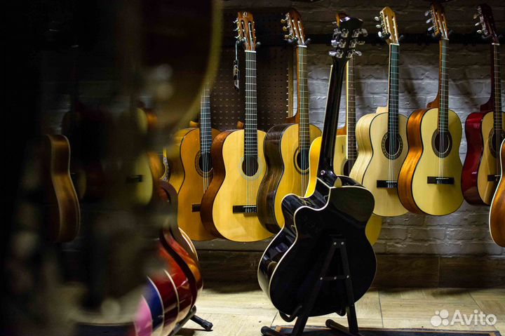 Акустическая гитара (Новая) + Аксессуары