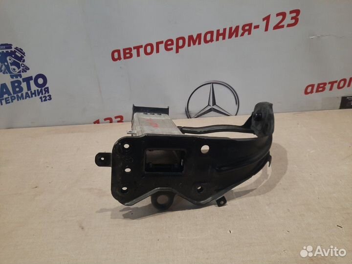 Кронштейн усилителя бампера передний левый