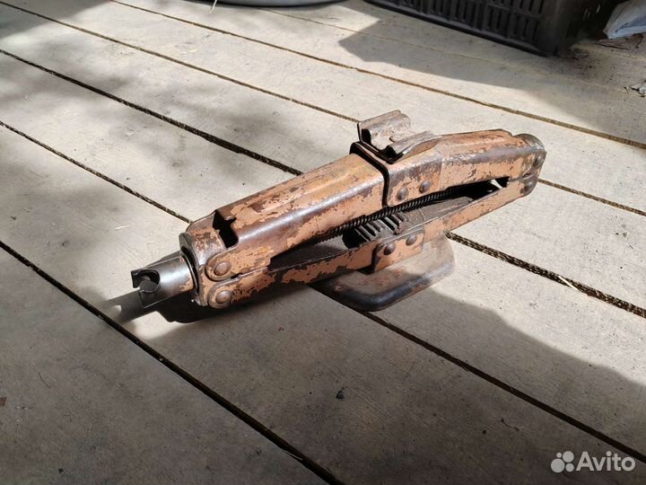 Домкрат ромбовый