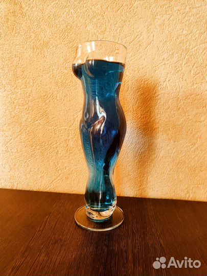 Бокал в форме женского силуэта