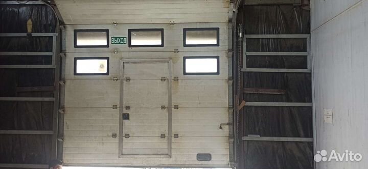 Секционные ворота с калиткой бу