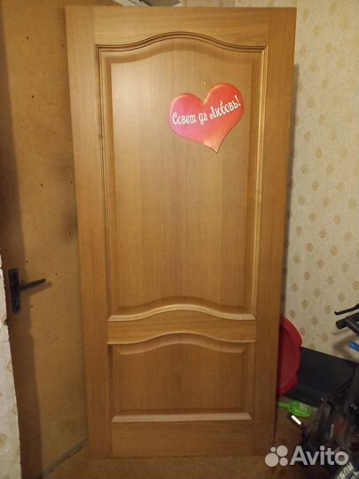 Дверь входная (материал - дерево, без коробки)