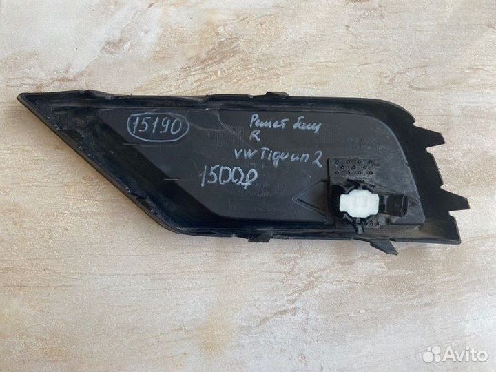 Решетка бампера передняя правая Volkswagen Tiguan